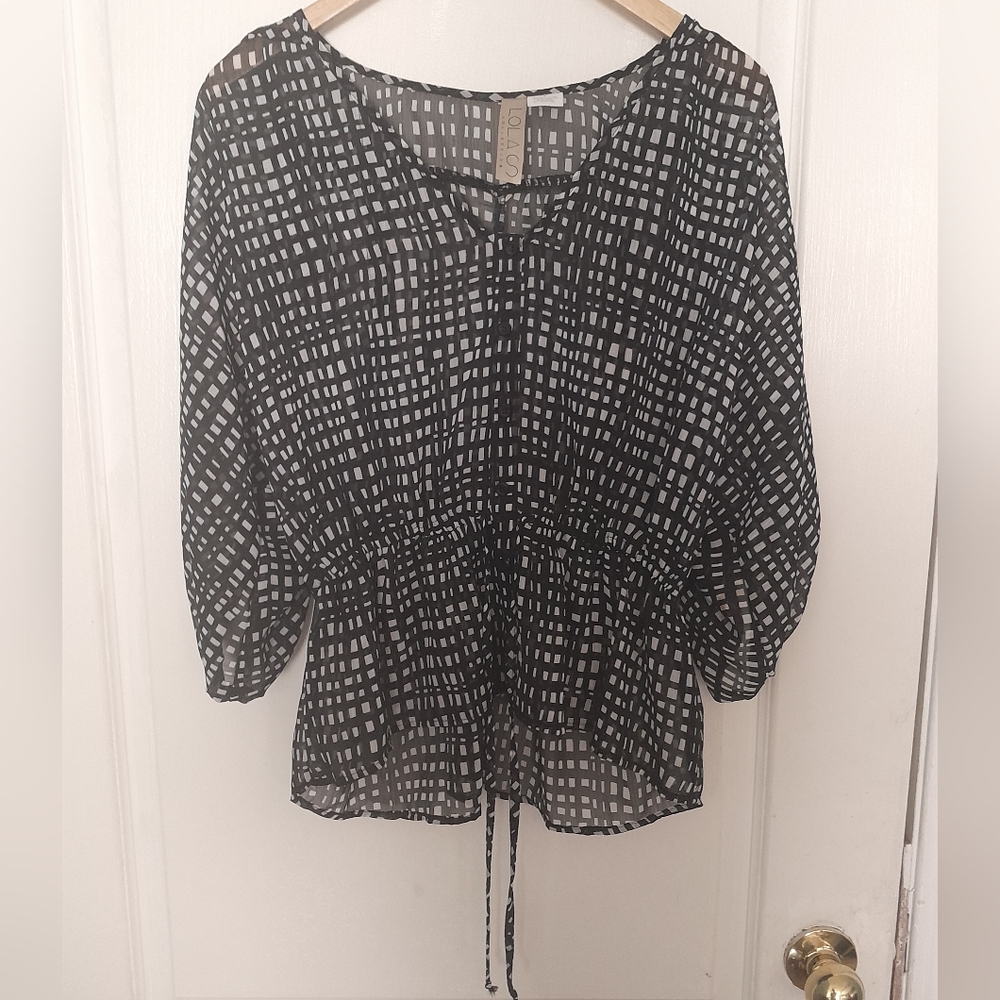 Lola S Collection Black and White Dolman Sleeve Blouse
